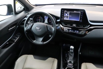 Toyota C-HR I Crossover Facelifting 1.8 Hybrid 122KM 2020 Toyota C-HR 1.8 Hybrid, Salon Polska, zdjęcie 6