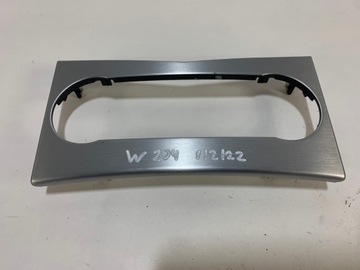 Mercedes C W204 ramka panelu klimy A2046800490
