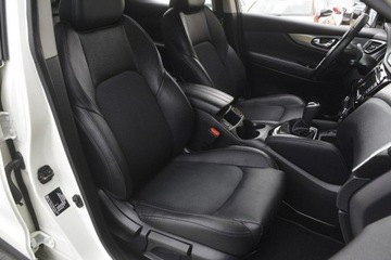 Nissan Qashqai II Crossover Facelifting 1.3 DIG-T  160KM 2019 Nissan Qashqai 1.3 DIG-T kamera 360 automat nawi, zdjęcie 20