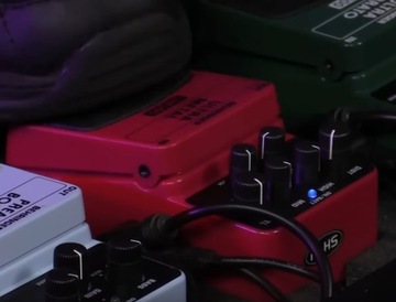 Гитарный эффект Behringer UM300 Ultra Metal + КАБЕЛЬ