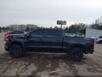 Chevrolet Silverado II 2023 Chevrolet Silverado Short Bed Lt Trail Boss 2023 5.3 Benzyna 355KM, zdjęcie 2