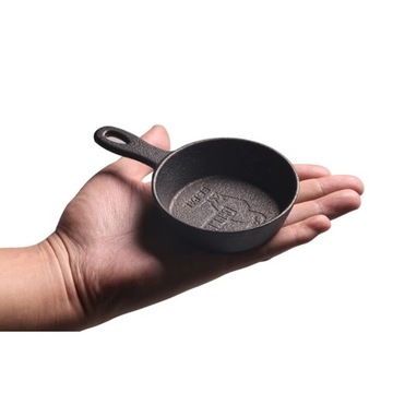 Patelnia żeliwna 8,5 cm, nieprzywierająca mini pat