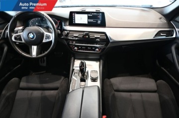 BMW Seria 5 G30-G31 Touring 520d 190KM 2019 BMW Seria 5 xDrive520d M Sport HarmanKardon Fotel sportowy 2.0 Diesel, zdjęcie 16