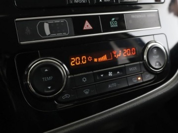 Mitsubishi Outlander III SUV Facelifting 2017 2.0 150KM 2019 Mitsubishi Outlander Diamant Edition+ Klimatronik, zdjęcie 25