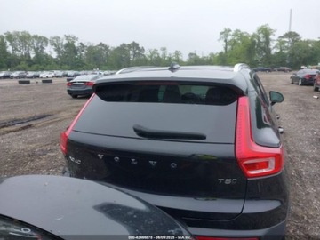 Volvo XC40 Crossover 2.0 T5 247KM 2020 Volvo XC 40 T5 Momentum 2020 2.0l 2.0 Benzyna 248KM, zdjęcie 4