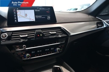 BMW Seria 5 G30-G31 Touring 520d 190KM 2019 BMW Seria 5 xDrive520d M Sport HarmanKardon Fotel sportowy 2.0 Diesel, zdjęcie 17