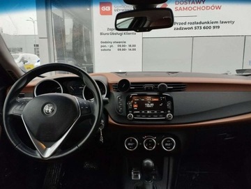 Alfa Romeo Giulietta Nuova II Hatchback 5d Facelifting 1.4 TB 16v Mair 170KM 2016 Alfa Romeo Giulietta Alfa Romeo Giulietta 1.4 Exclusive M-air 170KM FV23,, zdjęcie 13