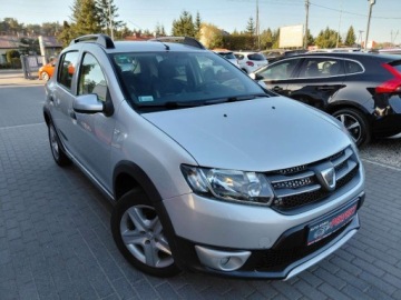 Dacia Sandero II Hatchback 5d 1.5 dCi 90KM 2014 Dacia Sandero Nawigacja Klimatyzacja Elektryka PDC 1.5 Diesel 90KM, zdjęcie 2