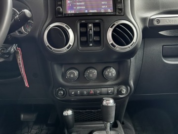 Jeep Wrangler III Unlimited Facelifting 3.6 V6 286KM 2015 Jeep Wrangler SAHARA UNLIMITED. Polska. Bezwypadek, zdjęcie 26