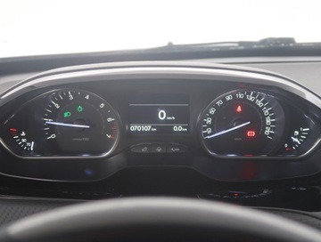 Peugeot 2008 I SUV Facelifting 1.2 PureTech 110KM 2017 Peugeot 2008 1.2 PureTech, Salon Polska, zdjęcie 10