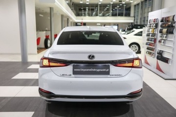 Lexus ES VII (XV70) Sedan Facelifting 300h 218KM 2023 Lexus ES 300h F Sport Design 2.5 Hybryda 218KM, zdjęcie 4