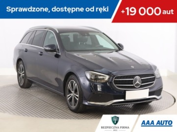 Mercedes Klasa E W213 All-terrain Facelifting 2.0 E220d 194KM 2021 Mercedes E E 220 d 4MATIC, Salon Polska