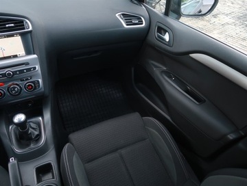 Citroen C4 II Hatchback 5d Facelifting 1.2 PureTech 110KM 2016 Citroen C4 1.2 PureTech, Navi, Klima, Klimatronic, zdjęcie 7