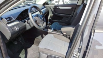 Volkswagen Passat B7 Variant 1.6 TDI CR DPF BlueMotion 105KM 2013 Volkswagen Passat B7 1.6 TDi 105kM Klima Grzane Fotele Czujniki Serwis GWA, zdjęcie 5