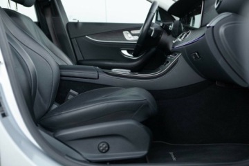 Mercedes Klasa E W213 Limuzyna Facelifting 2.0 E220d 194KM 2021 Mercedes-Benz Klasa E E 300 de Exclusive Salon Polska Autotrade Mercede, zdjęcie 28