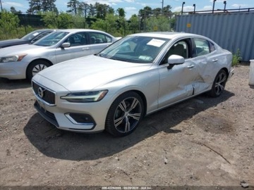 Volvo S60 III 2022 Volvo S60 B5 INSCRIPTION 2022, od ubezpieczalni 2.0 Benzyna 247KM, zdjęcie 1