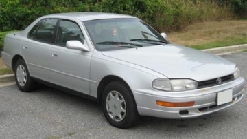 SKLO (OKNO) PŘEDNÍ TOYOTA CAMRY 91- A