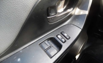 Toyota Yaris III 2016 Toyota Yaris 2016r, 1.3 Benzyna LPG, Uszkodzona. Poobijana. Jezdzi. 1.3, zdjęcie 9