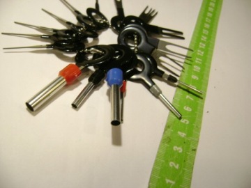 НАБОР ИЗ 18 КЛЮЧЕЙ для демонтажа штифтов из кубиков.