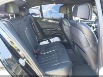 BMW Seria 5 G30-G31 2020 BMW Seria 5 m550i, 2020r., 4x4, 4.4L V8 4.4 Benzyna 523KM, zdjęcie 10