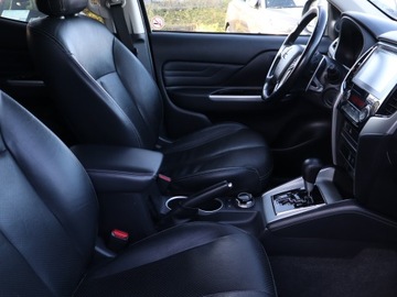 Mitsubishi L200 VI 2.2 Diesel 150KM 2021 Mitsubishi L200 2.2 DI-D, Salon Polska, zdjęcie 7