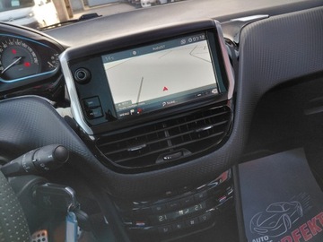 Peugeot 2008 I SUV Facelifting 1.2 PureTech 130KM 2019 Peugeot 2008 Panorama Navi Kamera PDC Alu 1.2 Benzyna 130KM, zdjęcie 23