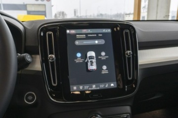 Volvo XC40 Crossover Facelifting 2.0 B3 163KM 2025 Volvo XC 40 Plus Dark B3 Mild Hybrid Benzyna, zdjęcie 30