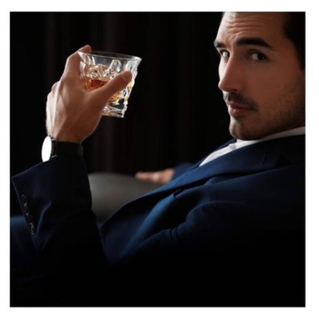 ZESTAW KAMIENI DO WHISKY W DREWNIANYM OPAKOWANIU KOSTKI KAMIENIE DO DRINKÓW