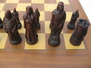 Большие деревянные наборы турнирных шахмат с подставкой 55 x 55 см для знатока.