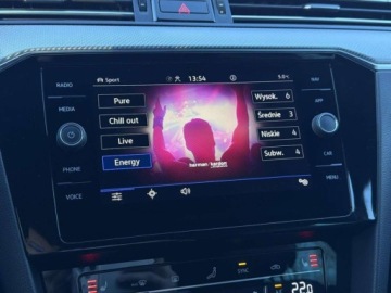 Volkswagen Passat B8 Variant Facelifting 2.0 TDI SCR 200KM 2022 Volkswagen Passat R-Line 4Mot. HarmanKardon LED Matrix Hak Kamera Cofania, zdjęcie 29