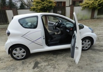 Toyota Aygo I Hatchback 3d 1.0 VVT-i 68KM 2010 Toyota Aygo sliczna mala tania niezawodna BEZ RDZY klima Benzyna 68KM, zdjęcie 9