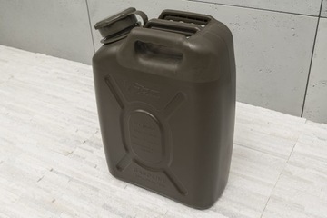 JEEP WRANGLER АВТОМОБИЛЬНЫЙ КАННИСТР С ВОРОНКОЙ 19 ЛЕТ