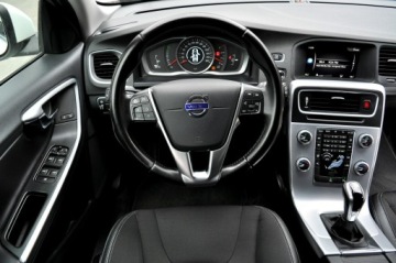 Volvo V60 I Kombi Facelifting 2.0 D2 DRIVE-E 120KM 2017 Volvo V60 LiFT Biała Perła 2,0 Diesel Ledy Navi, zdjęcie 5
