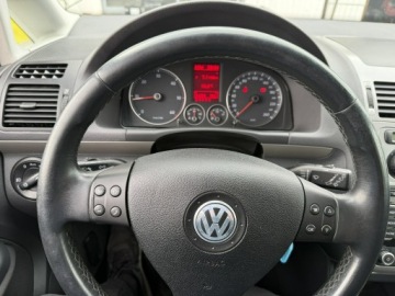 Volkswagen Touran I 1.9 TDI 105KM 2010 Volkswagen Touran 1,9 tdi autamat DSG ładny, zdjęcie 8