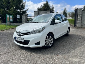 Toyota Yaris III Hatchback 5d 1.0 VVT-i 69KM 2013 Toyota Yaris Toyota Yaris 1.0 69KM Salon PL 022014 Benzyna 69KM, zdjęcie 1