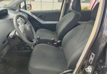 Toyota Yaris II Hatchback 5d 1.0 VVT-i 69KM 2010 Toyota Yaris ZADBANA Brak Korozji Klima Elektryka Gwarancja Benzyna, zdjęcie 15