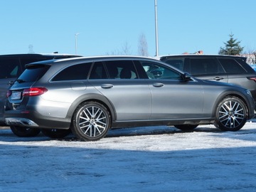 Mercedes Klasa E W213 Kombi 2.0 220d 194KM 2020 Mercedes E220d All Terrain 4m AirMatic 360° Pamięci HUD Webasto ACC Keyless, zdjęcie 34
