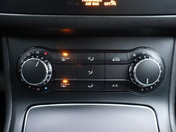 Mercedes Klasa B W246 Sports Tourer Facelifting 1.6 180 122KM 2017 Mercedes B B 180, Automat, Skóra, Navi, Klima, zdjęcie 16