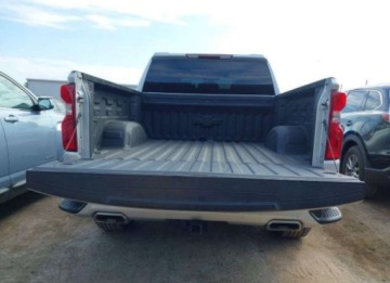 Chevrolet Silverado II 2021 Chevrolet Silverado 2021, 5.3L, 4x4, RST, po gradobiciu 5.3 Benzyna 355KM, zdjęcie 1