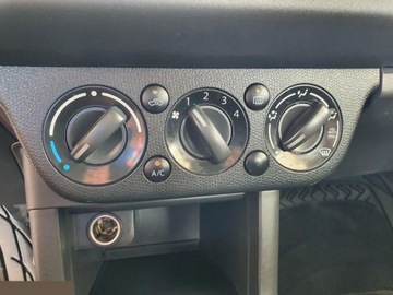 Suzuki Swift IV Hatchback 5d 1.3 DDiS FAP 75KM 2010 Suzuki Swift 1.3 DDiS Comfort 75 KM 2010r, zdjęcie 12