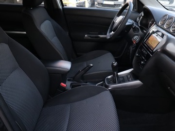 Suzuki Vitara III SUV Facelifting 1.0 BoosterJet 111KM 2019 Suzuki Vitara 1.0 BoosterJet, Salon Polska, zdjęcie 8