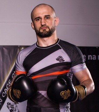 БОКСЕРСКИЕ ПЕРЧАТКИ BUSHIDO С ЛОГОТИПОМ ДЛЯ ТРЕНИРОВКИ И СПАРИНГА, 12 УНЦИЙ, ЧЕРНЫЕ