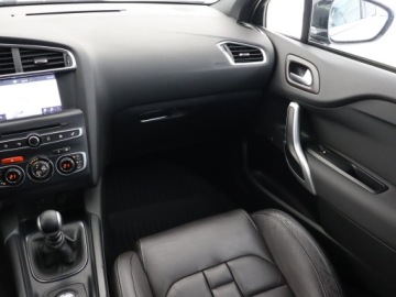 DS 4 I Hatchback Facelifting 2015 1.2 PureTech 131KM 2016 DS 4 1.2 PureTech, Skóra, Navi, Xenon, Bi-Xenon, zdjęcie 7