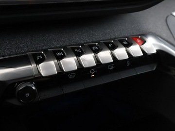 Peugeot 3008 II Crossover 1.2 PureTech 130KM 2017 Peugeot 3008 Navi Klimatyzacja Czujniki parkowania, zdjęcie 29