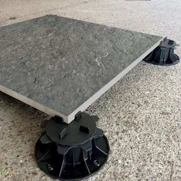 Плита террасная из керамогранита антрацит 60х60х2 см Грес