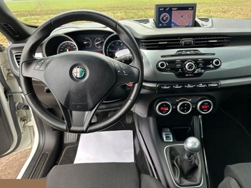 Alfa Romeo Giulietta Nuova II Hatchback 5d 1.4 TB 16v Mair 170KM 2011 Alfa Romeo Giulietta 1.4 TB 16V Multiair Collezione 170KM 2011r, zdjęcie 23