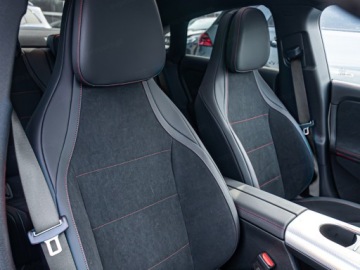 Mercedes CLA C118/X118 2025 MERCEDES-BENZ CLA 220 4-Matic Sedan 1.5 (190KM) 2025, zdjęcie 5