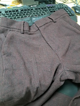 LUX bordowe obcisłe spodnie garniturowe we wzór w jodełkę 30/32