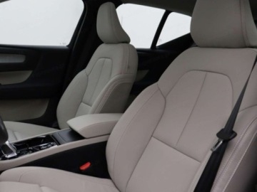 Volvo XC40 2026 VOLVO XC40 B4 Plus Dark Suv 2.0 (211KM) 2026, zdjęcie 4