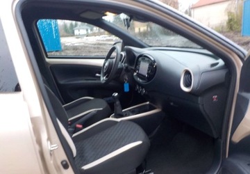 Toyota Aygo X 1.1 VVT-i 72KM 2023 Toyota Aygo X Okazja Benzyna 72KM, zdjęcie 17